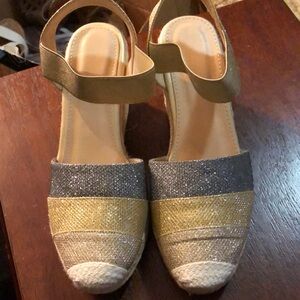 Elegant Gold and Silver Women's Sandals 7.5